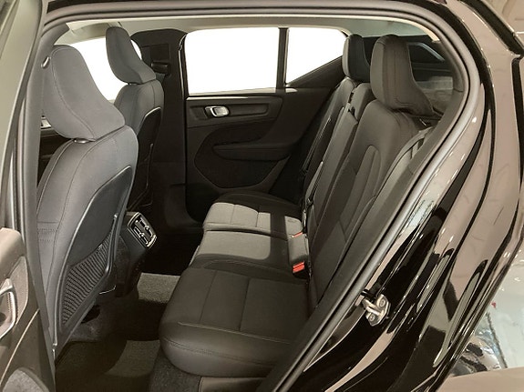 Volvo XC40 6 of 14