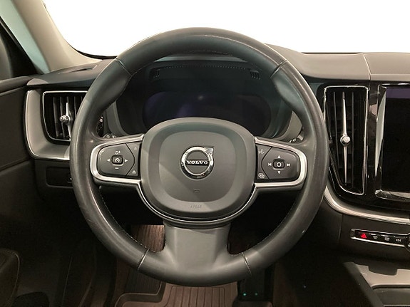 Volvo XC60 10 of 13