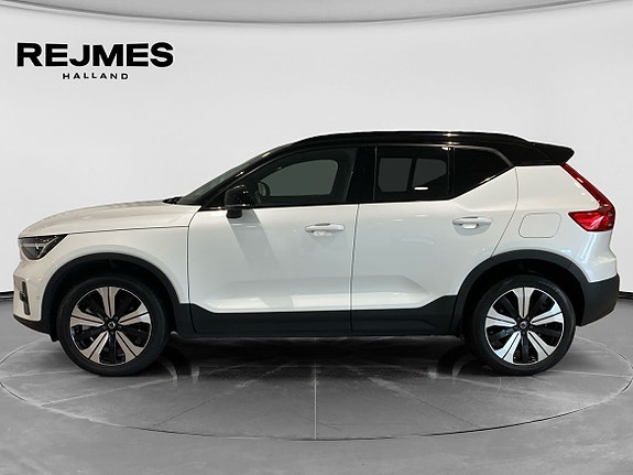 Volvo XC40 3 of 5
