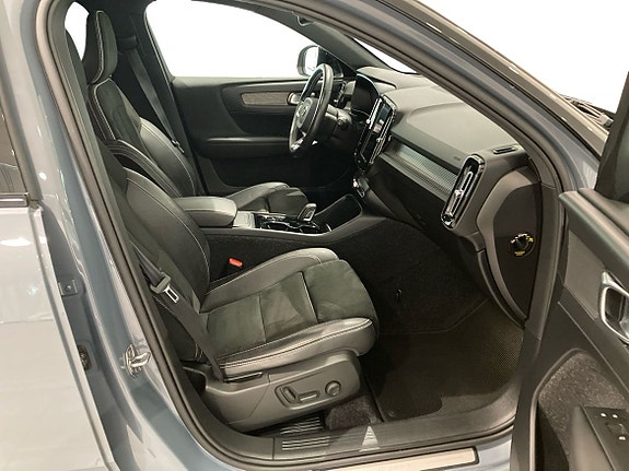 Volvo XC40 4 of 5
