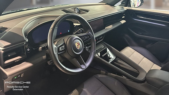 Porsche Macan 4 3 of 5