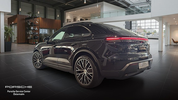 Porsche Macan 4 2 of 5