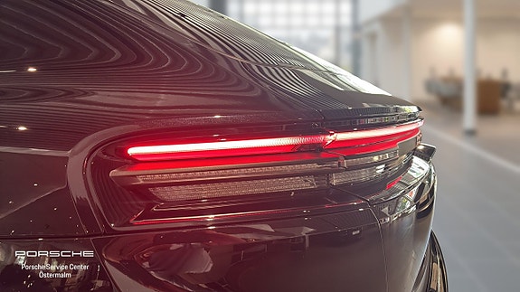 Porsche Macan 4 11 of 12