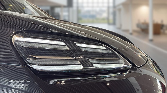 Porsche Macan 4 10 of 12