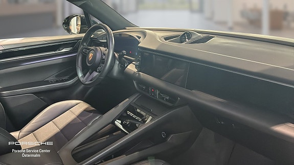 Porsche Macan 4 4 of 5