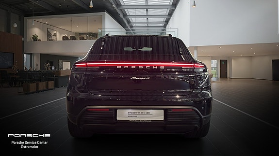 Porsche Macan 4 8 of 12
