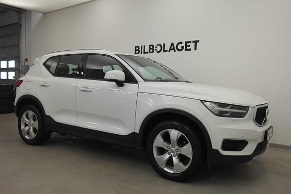 Volvo XC40 2 of 5