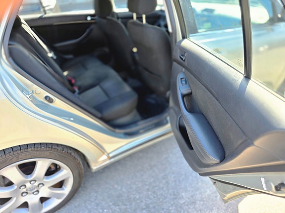 Toyota Avensis 15 of 18