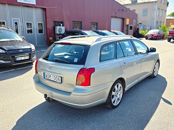 Toyota Avensis 5 of 5