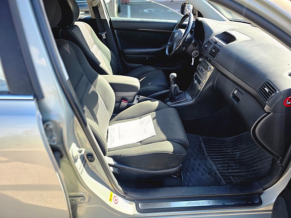 Toyota Avensis 12 of 18