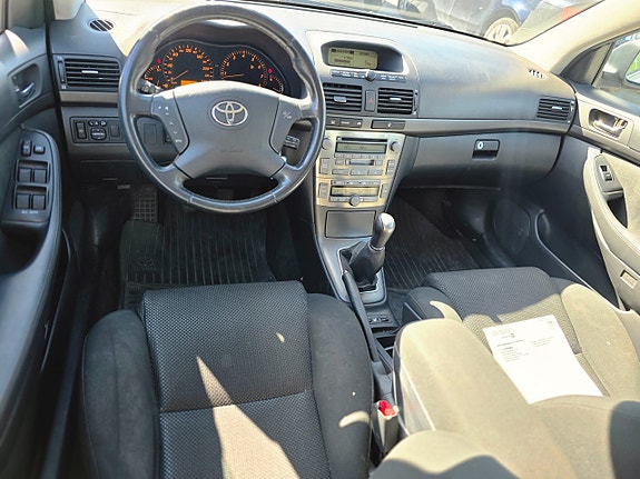 Toyota Avensis 3 of 5