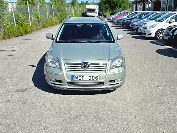 Toyota Avensis 4 of 5