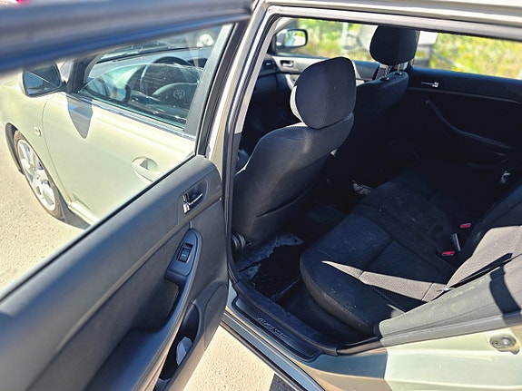 Toyota Avensis 11 of 18