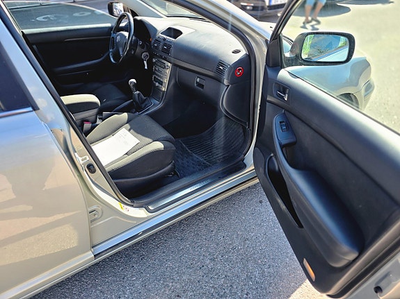 Toyota Avensis 13 of 18
