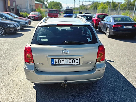 Toyota Avensis 9 of 18