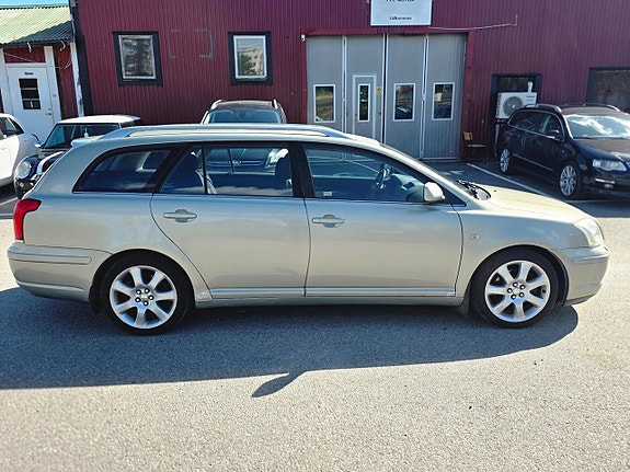 Toyota Avensis 6 of 18