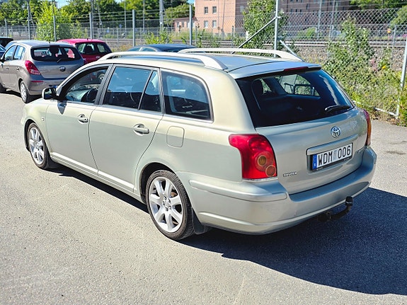 Toyota Avensis 8 of 18