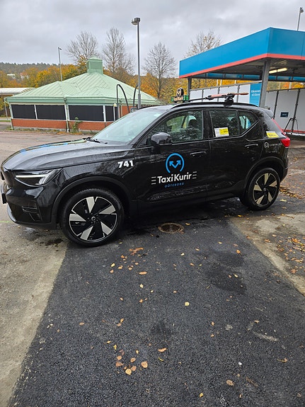 Volvo XC40 3 of 5