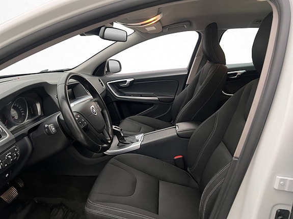 Volvo V60 11 of 30