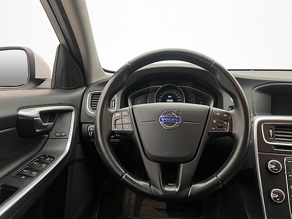 Volvo V60 13 of 30