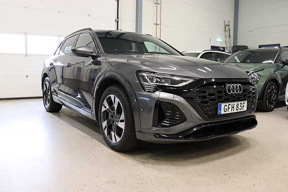 Audi Q8 e-tron 3 of 5