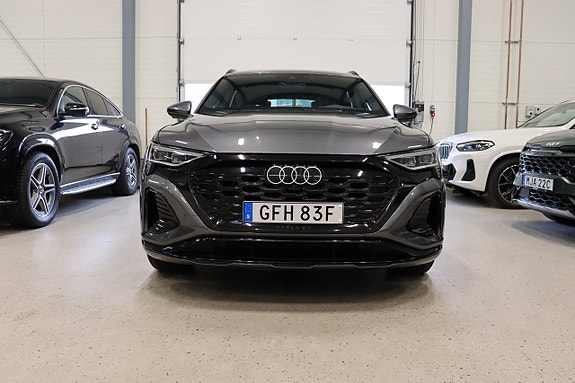 Audi Q8 e-tron 4 of 5