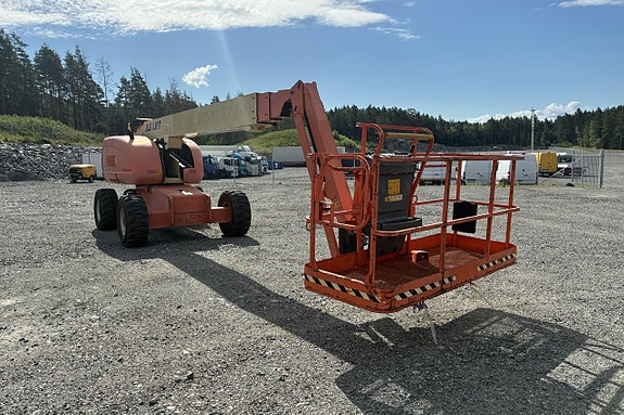 JLG 660SJ Bomlift 2 of 5