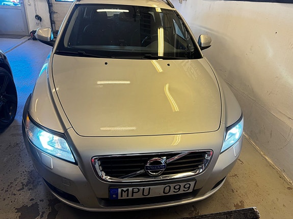 Volvo V50 2 of 5