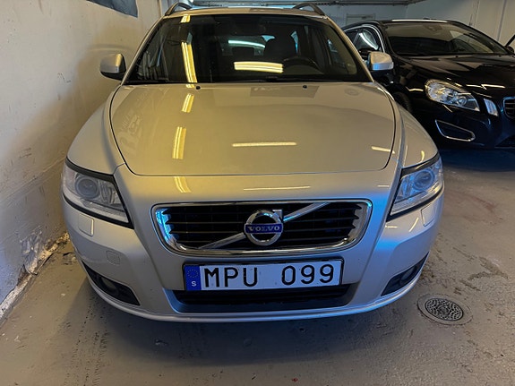 Volvo V50 3 of 5