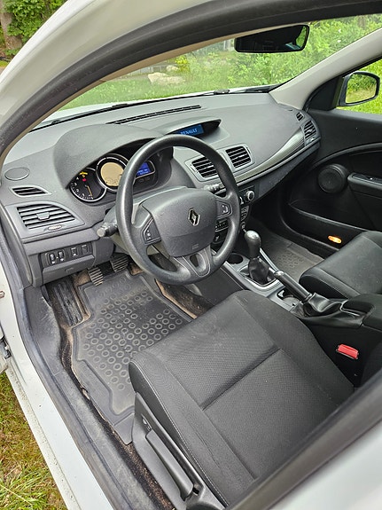 Renault Megane III 3 of 5