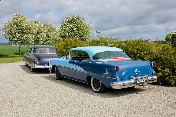 Oldsmobile 88 2 of 5