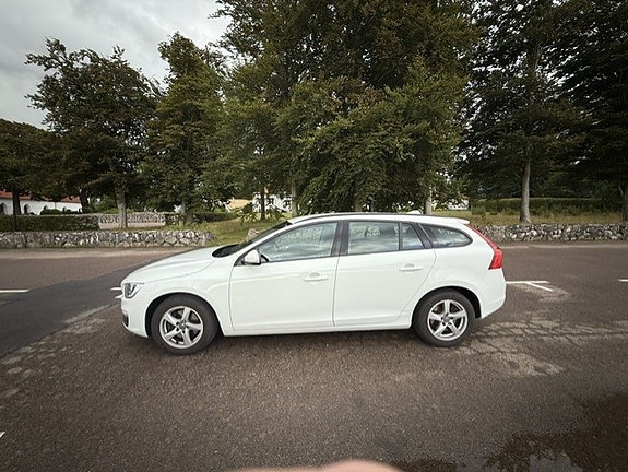 Volvo V60 4 of 5