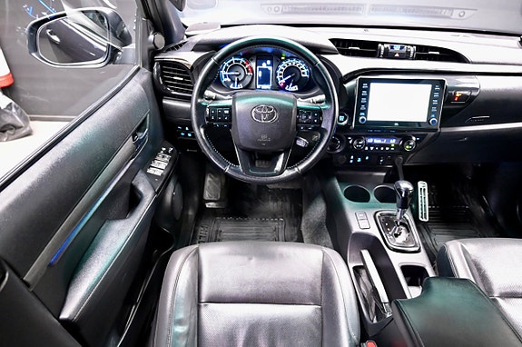 Toyota HiLux 13 of 21
