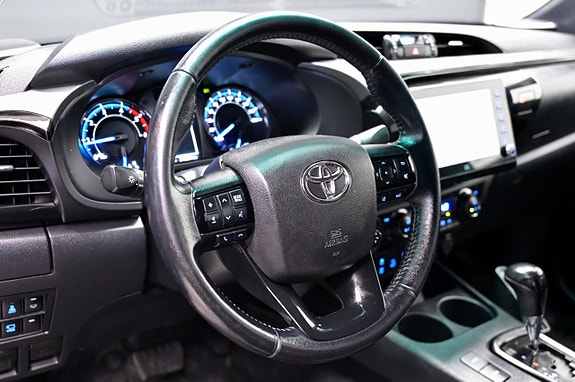Toyota HiLux 14 of 21