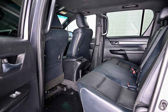 Toyota HiLux 8 of 21