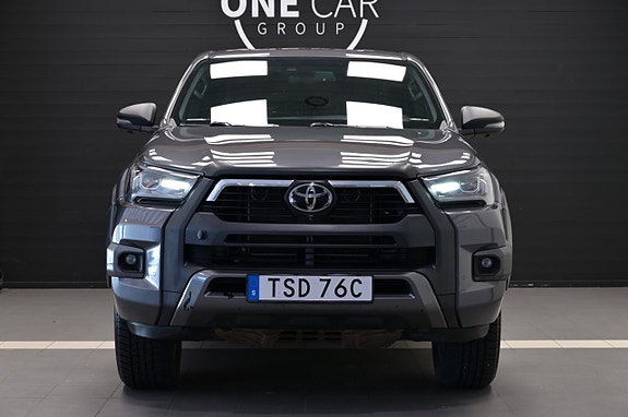 Toyota HiLux 2 of 21