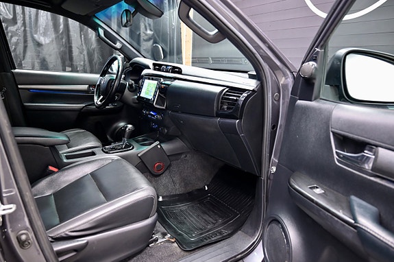 Toyota HiLux 9 of 21