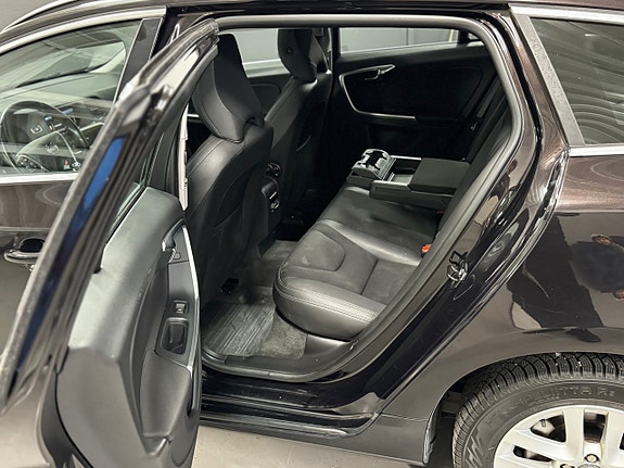 Volvo V60 13 of 23