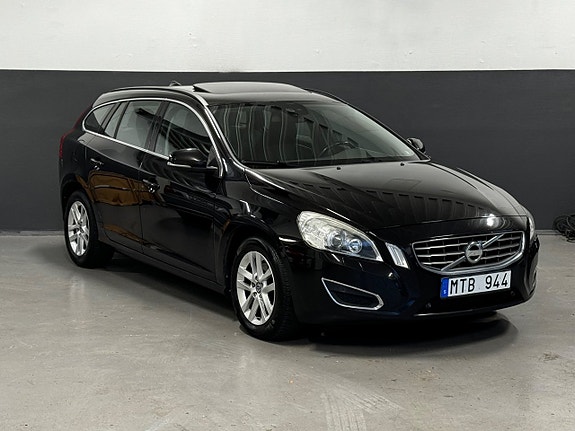 Volvo V60 2 of 23