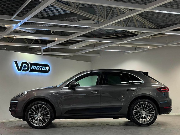 Porsche Macan 2 of 5