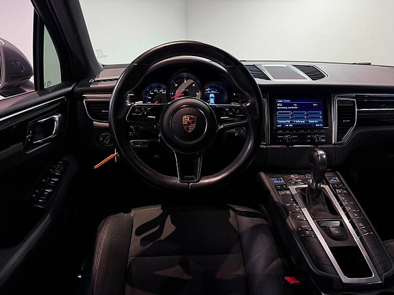 Porsche Macan 12 of 19