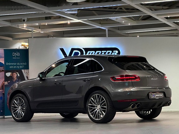 Porsche Macan 3 of 5