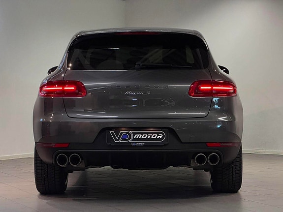 Porsche Macan 7 of 19