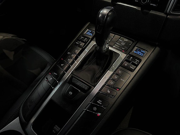 Porsche Macan 16 of 19