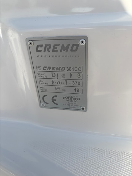 Cremo 381CC 2023 – Demobåt med Yamaha 9,9 hk & helt ny Tiki-trailer. Höstpris 7 of 8