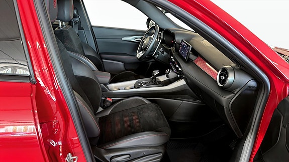 Alfa Romeo Tonale 3 of 5