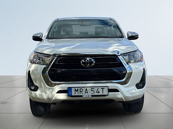 Toyota HiLux 2 of 5