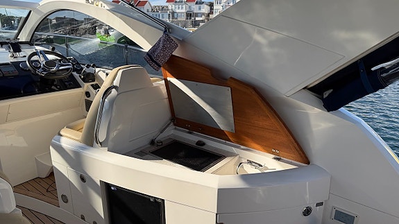 Fairline Targa 38 -08 | Volvo Penta D6-370 6 of 12