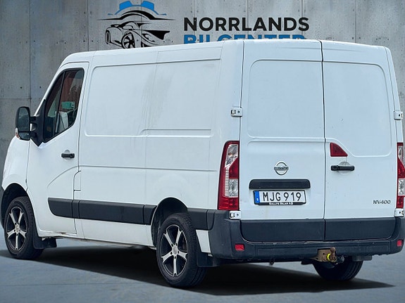 Nissan NV400 3 of 5
