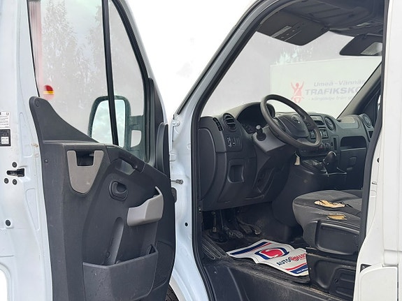 Nissan NV400 12 of 15